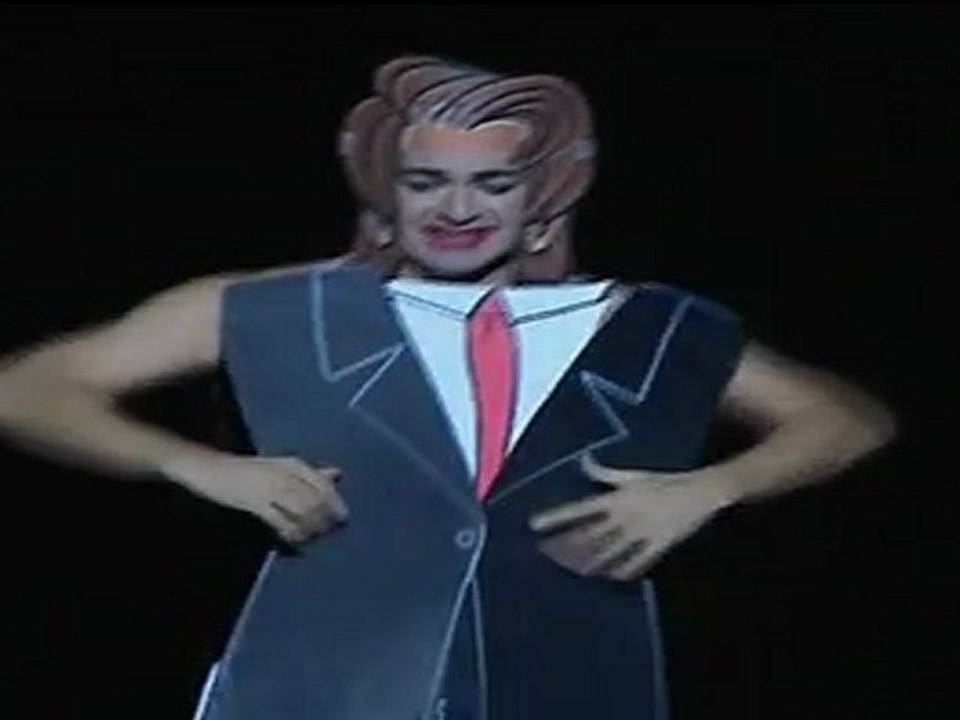 Un sólo disfraz para parodiar a cincuenta iconos populares