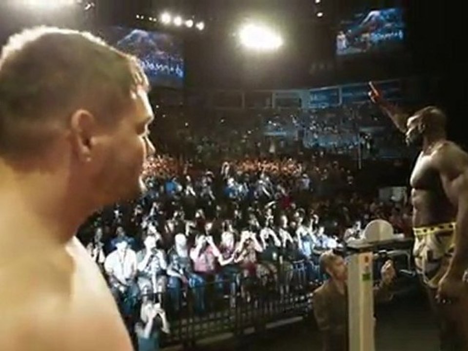 UFC 137 Weigh-In: Kongo vs. Mitrione staredown
