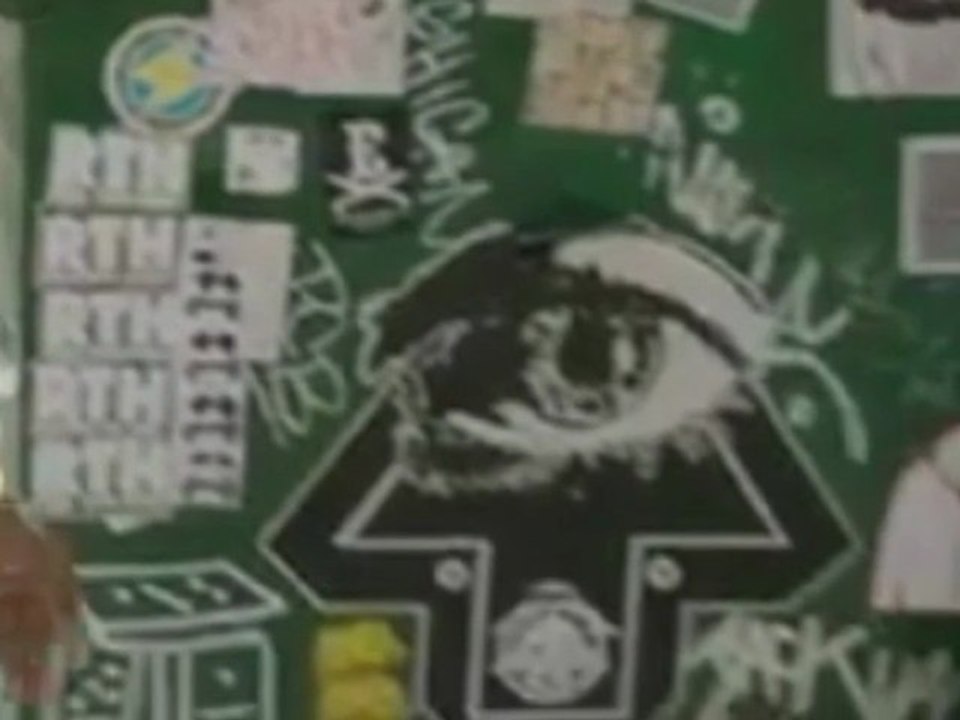 Symboles illuminati dans le clip " Rye Rye Robyn " 2011