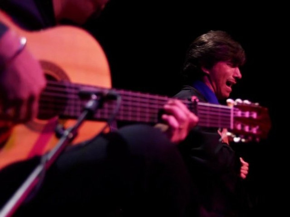CHANTS SACRES GITANS EN PROVENCE - Extrait du concert à la Cité de la Musique : 7 oct. 2011