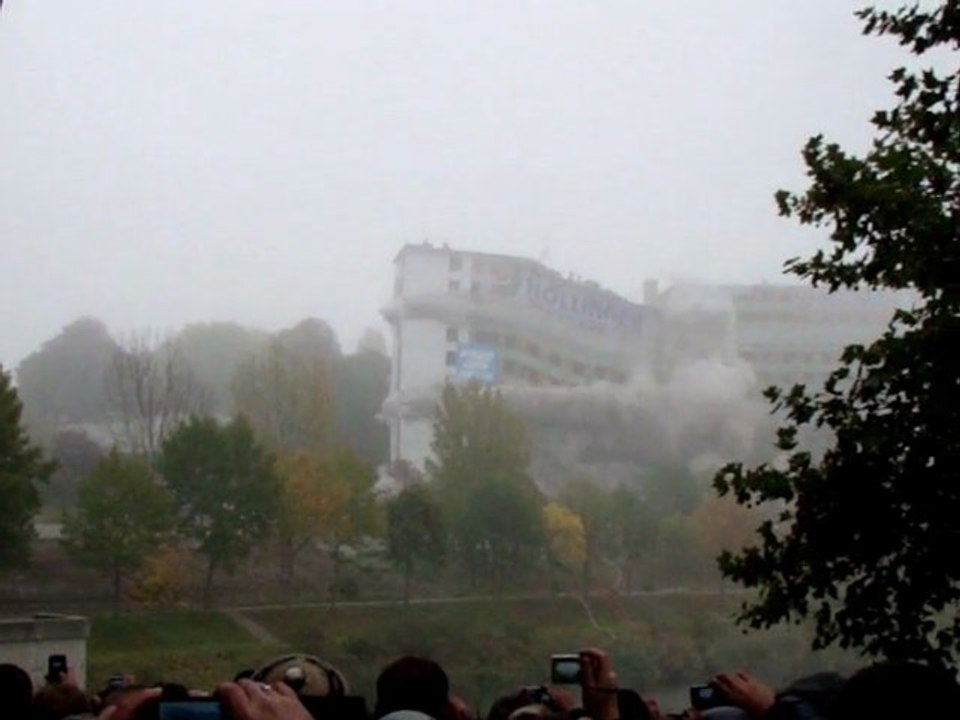 Destruction des immeubles Cartier et Champlain à Malzéville