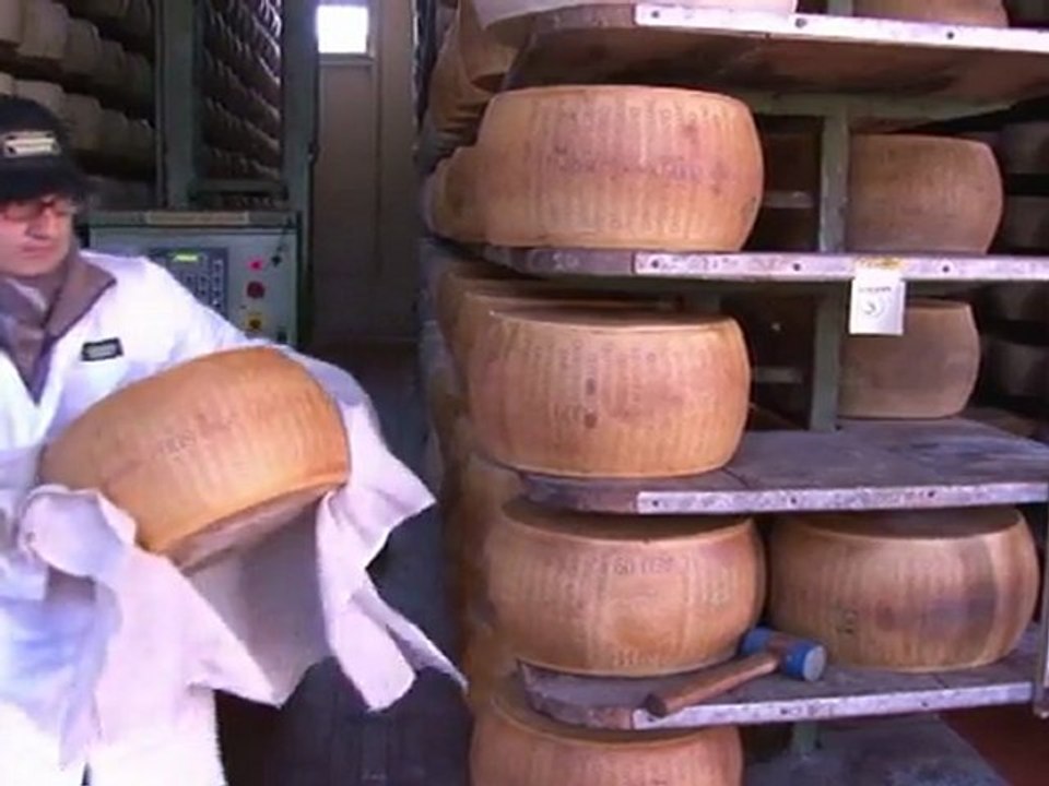 Sikhs in Italien halten die Parmesan-Produktion aufrecht