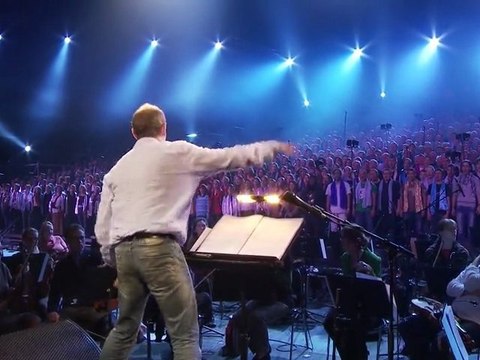 Les 2000 choristes: Show devant !