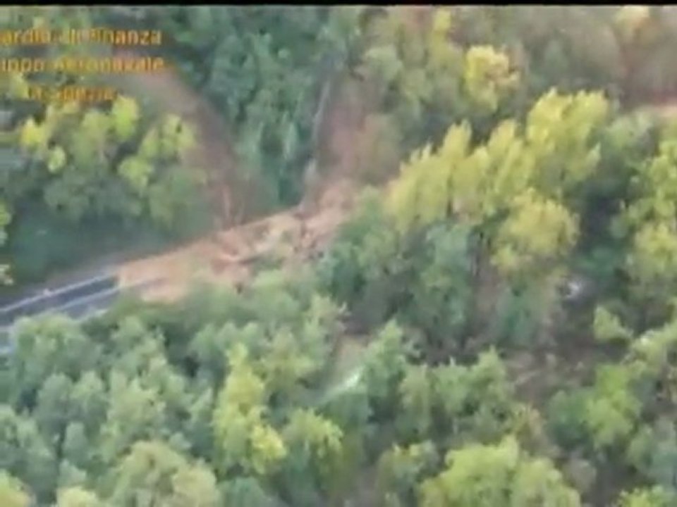 MUDSLIDES AND FLOODING: Destruction in Italy fl...