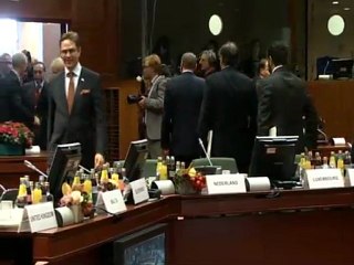 Berlusconi mira el trasero a la primera ministra danesa