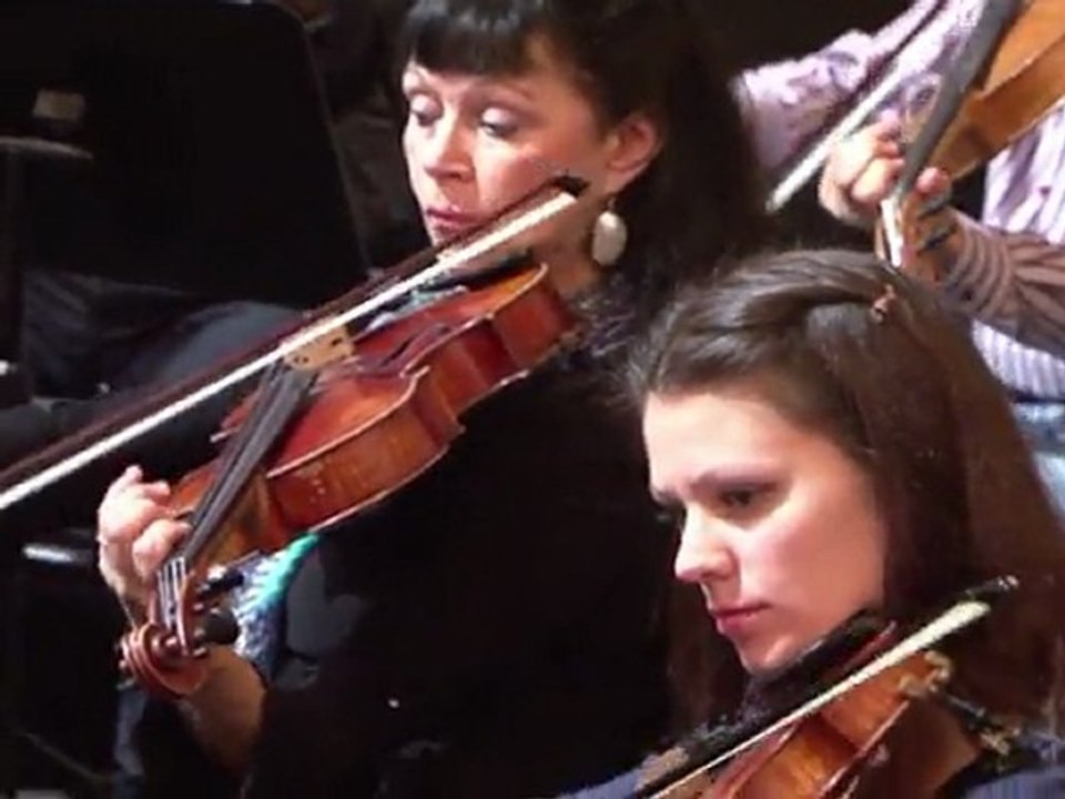 Fünf Kilo Blattgold: Bolschoi-Theater erstrahlt in neuem Glanz