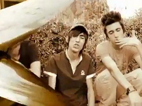 Tesadüf & Efecan - Ceyiz Icinde Kefen [ KLip / 2011 ]