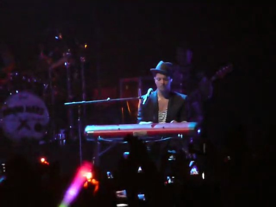 bruno mars--------lighters and talking to the moon