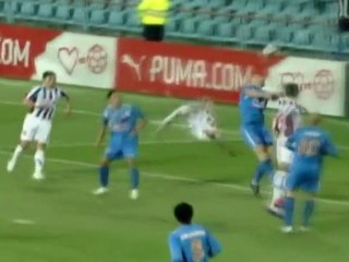 Il rate son penalty... avant de marquer sur bicyclette !