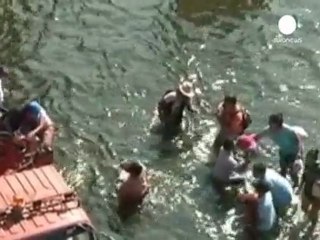 Bangkok: abitanti in fuga per la piena imminente