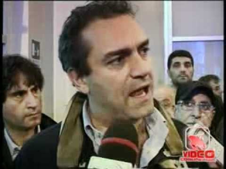 Napoli - De Magistris in campo per i lavoratori