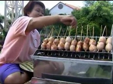 THAI FLOODS: Thousands leave Bangkok