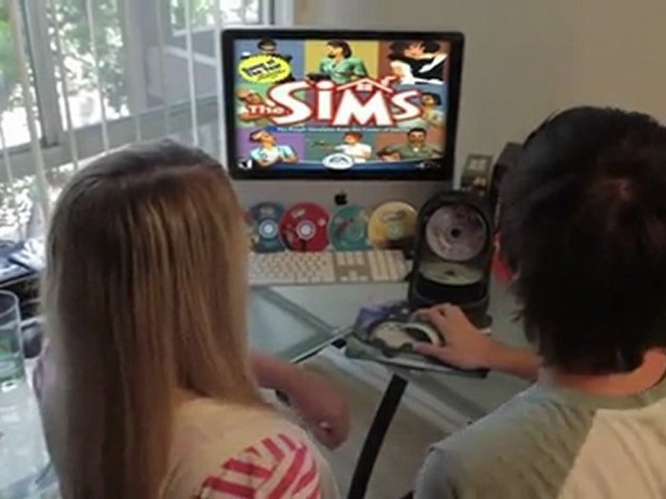 MOVES LIKE JAGGER! MAROON (SIMS PARODY)