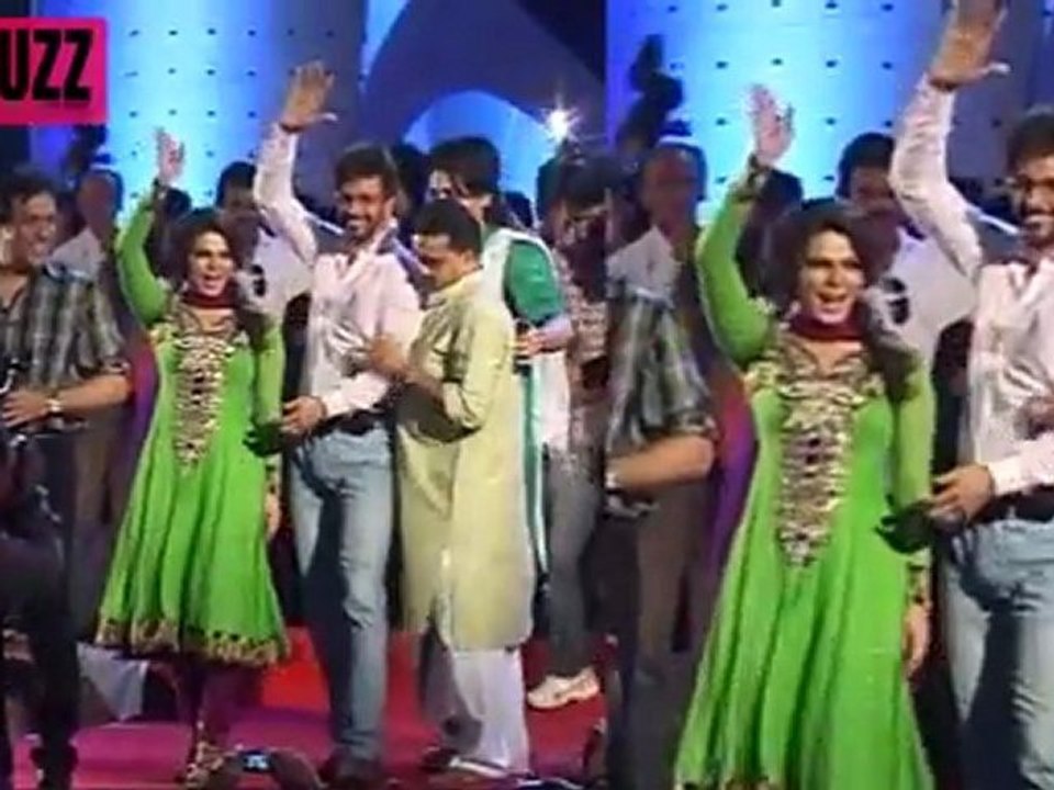 Rakhi Sawant Meets ANNA HAZARE For HELP?