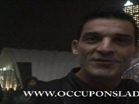 La Défense - Xavier Mathieu avec les Indignés à la Défense le 4 novembre 2011