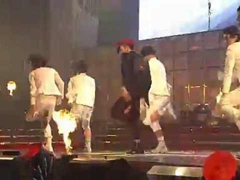 [Eng] Big Bang Concert_ Big Show 2010 - Heartbreaker (G-Dragon) [15_19]