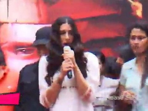 Hot Nargis Fakhri & Ranbir Kapoor 'Saadda Haq' With M.M.K College Students