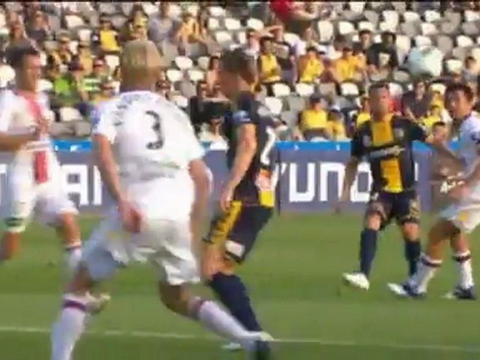A-league - erster saisonsieg für central coast