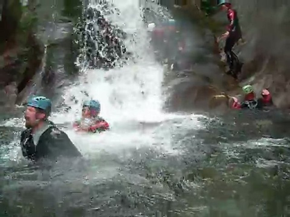 On s'amuse dans le canyon de La borne