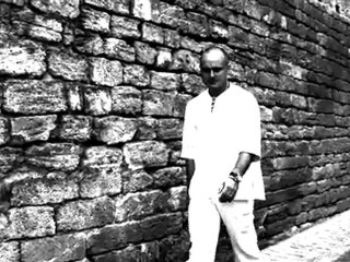 Miri Yusif - Men Hechkimem (Official Music Video)