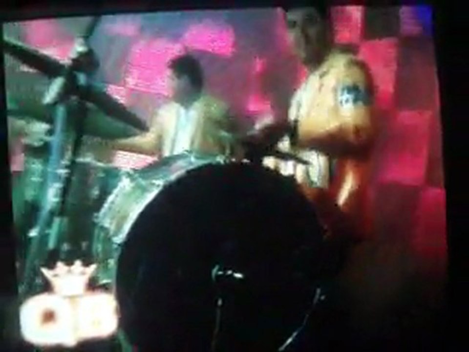 BANDA MS EN "QUE QUIERE LA BANDA"...CANTANDO CAHUATES PISTACHES 27/OCT/2011