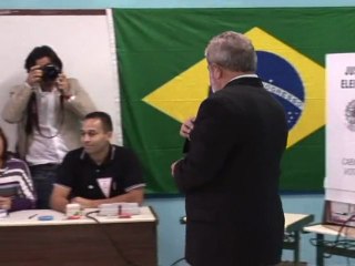 Lula é diagnosticado com câncer