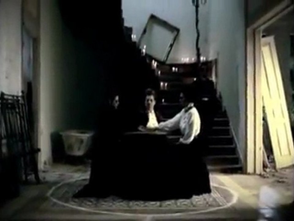 Model - Pembe Mezarlık HD video klip 2011