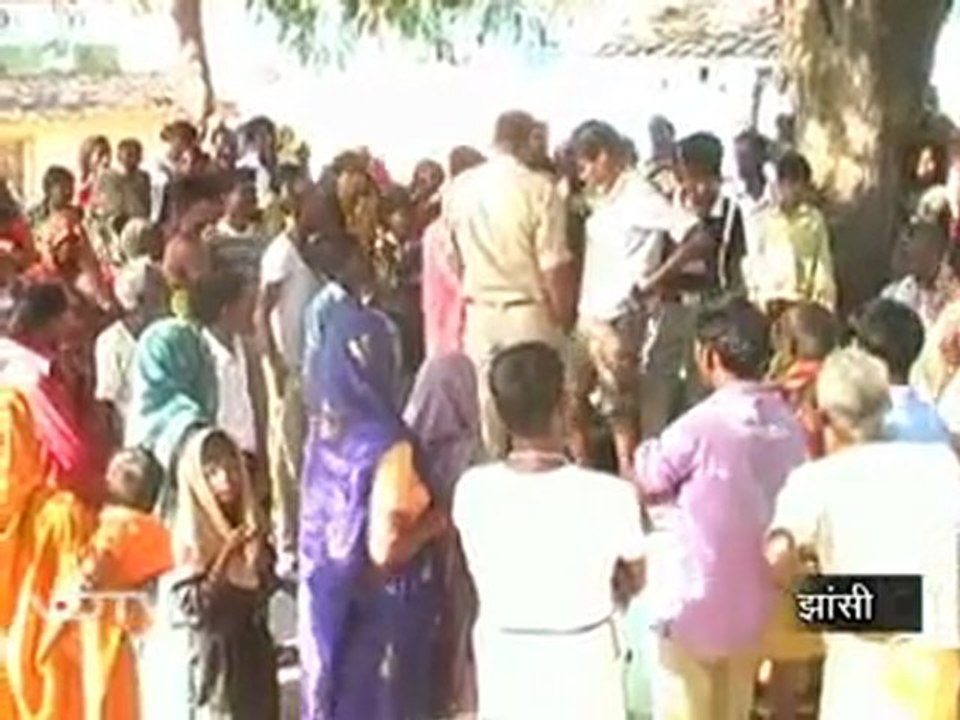 झांसी में पंचायत का तुगलकी फरमान