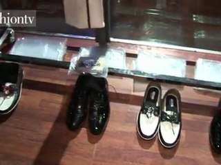 Moschino Backstage - Milan Men Spring 2012 | FTV