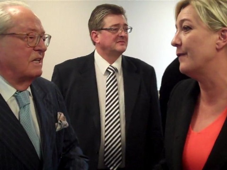 Marine Le Pen: "Qui est l'AFP ? Ah oui, France Info..." (28/10/2011)