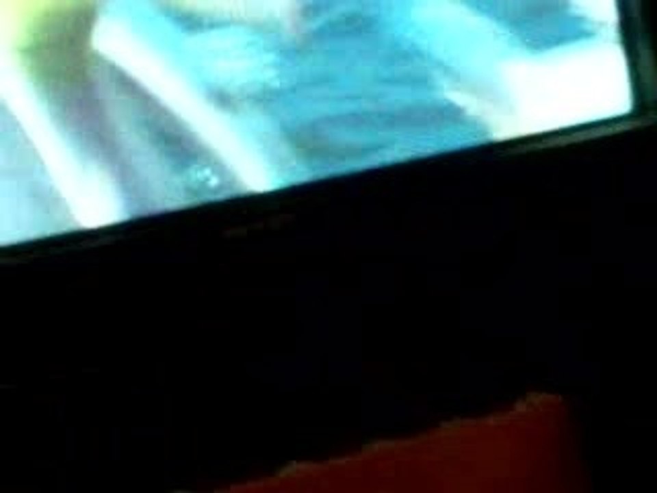 vOlcOm regarde la télé