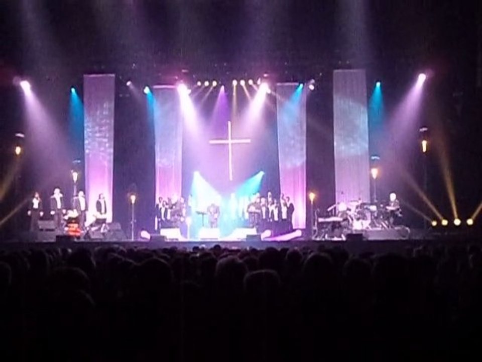 "Les prêtres" - Savoir aimer (Zénith de Lille, 29 octobre 2011)