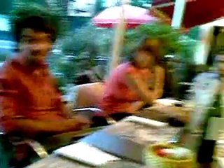 Lecture avec papou au resto