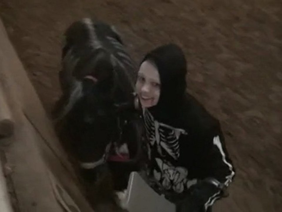 Le 30-10-2011 petit spectacle d'Halloween animé par un jeune cavalier du manège El Cortijo