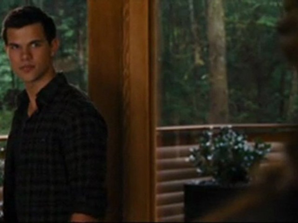 Twilight Chapitre 4 : Révélation 1ère Partie - Extrait : We need more blood [VO|HQ]