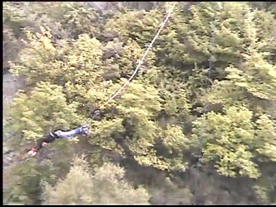 CLEMENT Saut à l'élastique BUNGY  16 JANV 2011
