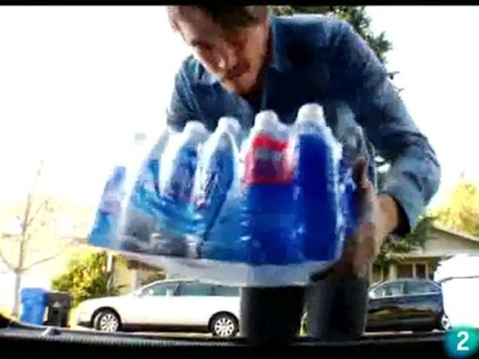 Enroscados - Los peligros del agua embotellada [3/4]
