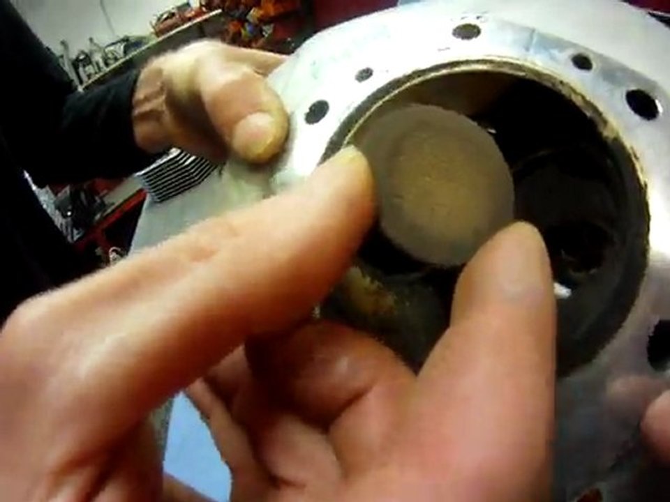 V11 Valve guide