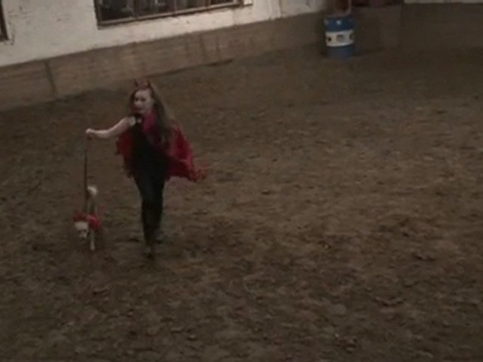 Le 30-10-2011 petit spectacle d'Halloween animé par une jeune cavalière du manège El Cortijo