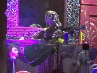 Le concert silencieux de Giedré au Sexodrome de Pigalle