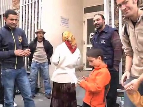 Conflit entre les associations et la mairie du XXème autour des Roms