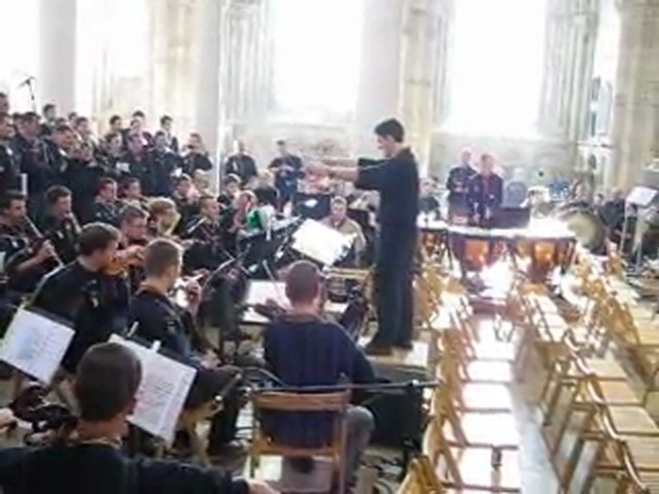 Vezelay 2011 - Routiers Scouts d'Europe - fioretti après la messe !