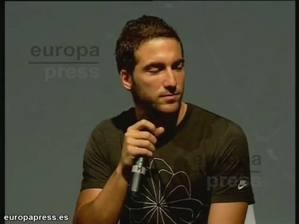 Higuaín: "Queda una eternidad, hay que trabajar con humildad
