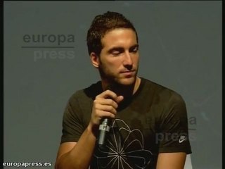 Higuaín: "Queda una eternidad, hay que trabajar con humildad
