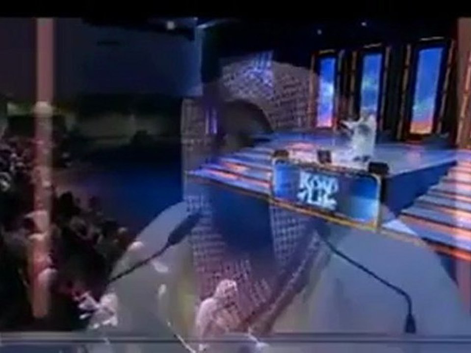 طالب يقلّد السديس ـ ماشاء الله عليه.