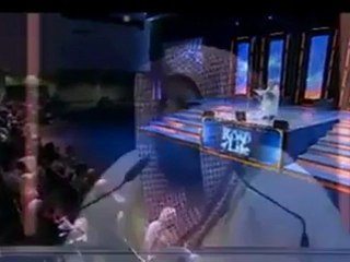 طالب يقلّد السديس ـ ماشاء الله عليه.