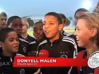 Μαθήματα ποδοσφαίρου και πανηγυρισμού από τους μικρούς του Άγιαξ