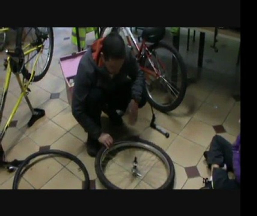 Comment changer une chambre à air ? Stage VTT Vauxbuin 2011