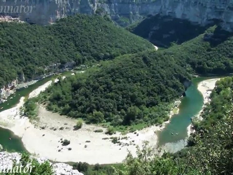 Vallon-Pont d'Arc et les Gorges de l'Ardèche.