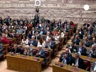 Yunan muhalefeti referandum kararına öfkeli